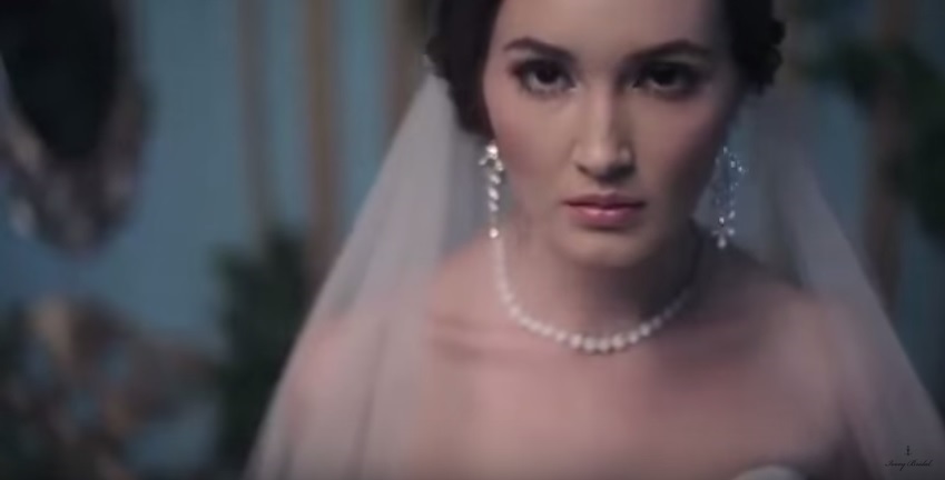 Bridal Jakarta, Classic Timeless Wedding Dress, Bridal Wedding Dress, Ivory Bridal Collection, Gaun Pengantin Elegan, Bridal Jakarta, Romantic Wedding Gown, Best Wedding Gown Designer